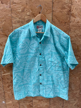 Vintage Hilo Hattie Men's Size L Light Blue Floral Button-Down Hawaiian Surf Shirt